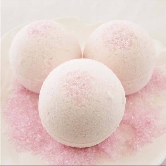 3 Vanilla Rose petals bath bomb fizzy set bombs - Picture 8 of 8